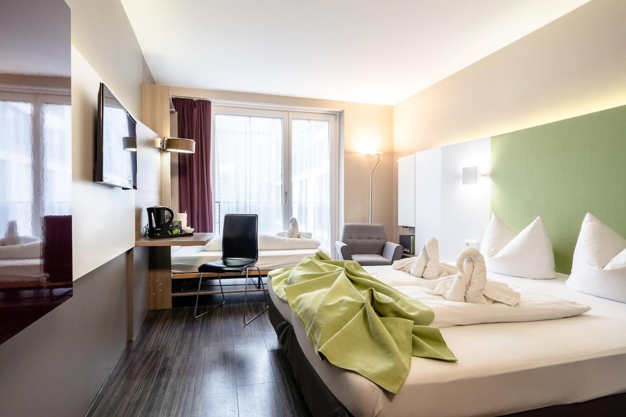 Standard Triple Room,689846244:JPEG